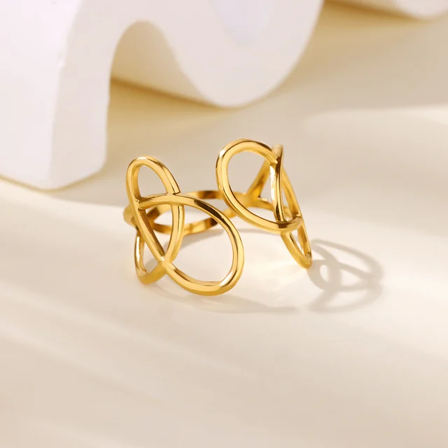 Line Art Grace Ring