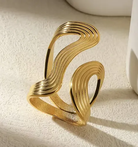 Wavy Maze Ring